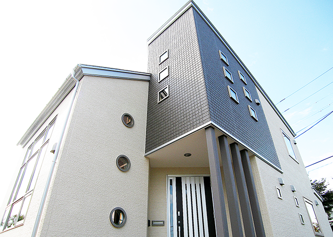 ダイナミックな吹き抜け空間の家