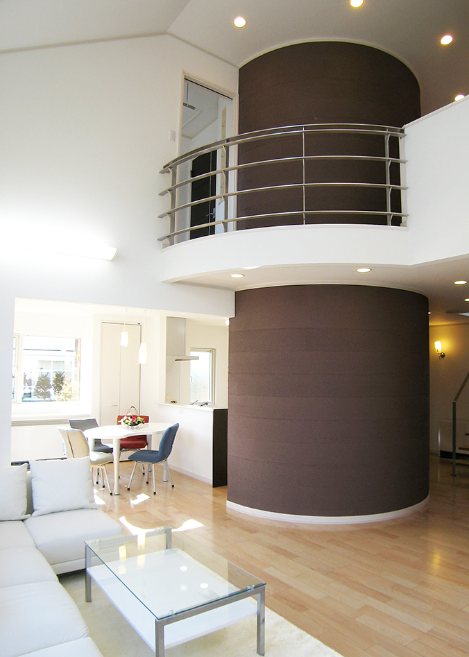 ダイナミックな吹き抜け空間の家