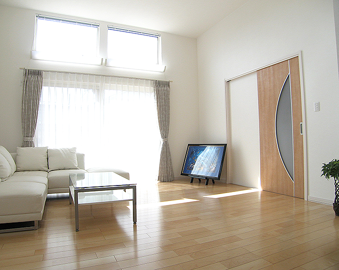 光あふれる、しっとりと落ち着いた余裕の住まい