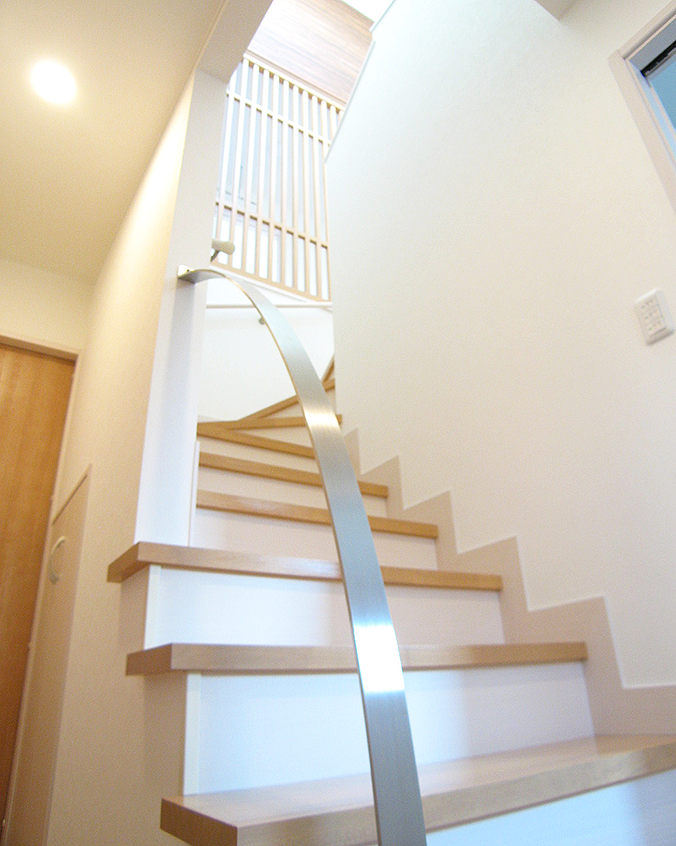 ビルトインウッドデッキで、カフェ気分の朝食を。